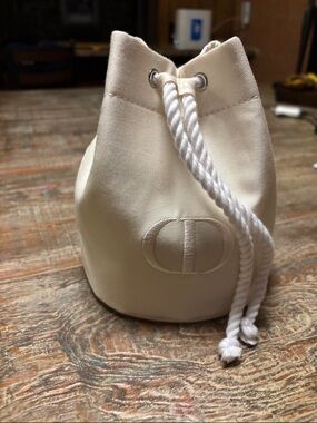 CD- make bag Cream Drawstring Bucket Bag